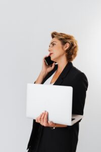 femme au téléphone